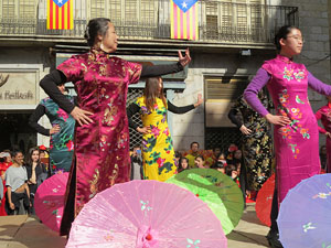 Celebració de l'any nou xinès, el 4716, any del Gos, a Girona