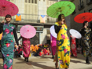 Celebració de l'any nou xinès, el 4716, any del Gos, a Girona