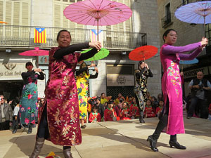 Celebració de l'any nou xinès, el 4716, any del Gos, a Girona
