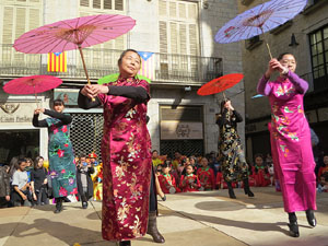 Celebració de l'any nou xinès, el 4716, any del Gos, a Girona