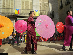 Celebració de l'any nou xinès, el 4716, any del Gos, a Girona