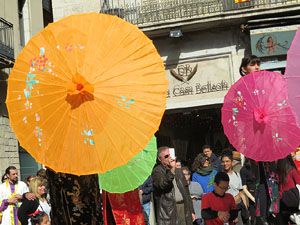 Celebració de l'any nou xinès, el 4716, any del Gos, a Girona