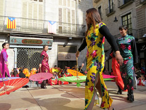 Celebració de l'any nou xinès, el 4716, any del Gos, a Girona