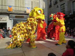 Celebració de l'any nou xinès, el 4716, any del Gos, a Girona
