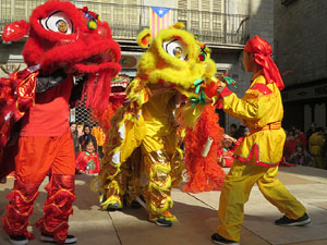 Celebració de l'any nou xinès, el 4716, any del Gos, a Girona
