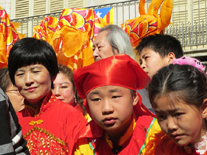 Celebració de l'any nou xinès, el 4716, any del Gos, a Girona
