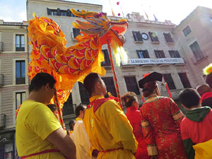 Celebració de l'any nou xinès, el 4716, any del Gos, a Girona