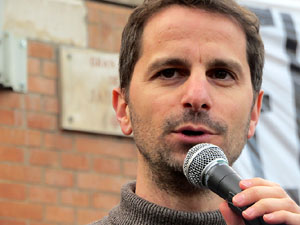 Concentració 'Puigdemont President' davant la Subdelegació del Govern a Jaume I