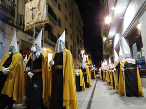 Setmana Santa 2018 a Girona. Process&oacute; del Sant Enterrament