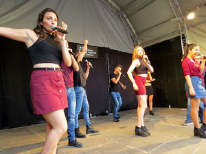 Festival A Capella 2018. Actuació del grup A Grup Vocal a la plaça de la Independència