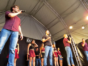 Festival A Capella 2018. Actuació del grup A Grup Vocal a la plaça de la Independència