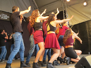Festival A Capella 2018. Actuació del grup A Grup Vocal a la plaça de la Independència