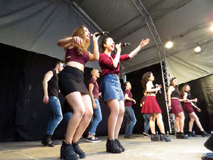 Festival A Capella 2018. Actuació del grup A Grup Vocal a la plaça de la Independència