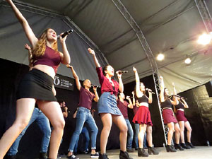 Festival A Capella 2018. Actuació del grup A Grup Vocal a la plaça de la Independència