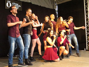 Festival A Capella 2018. Actuació del grup A Grup Vocal a la plaça de la Independència
