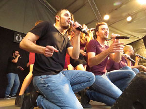Festival A Capella 2018. Actuació del grup A Grup Vocal a la plaça de la Independència