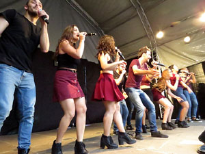 Festival A Capella 2018. Actuació del grup A Grup Vocal a la plaça de la Independència