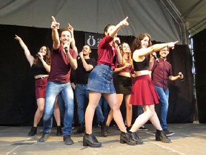 Festival A Capella 2018. Actuació del grup A Grup Vocal a la plaça de la Independència