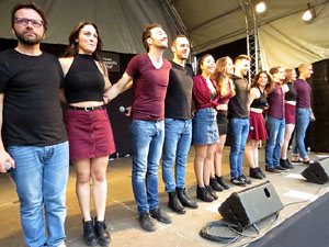 Festival A Capella 2018. Actuació del grup A Grup Vocal a la plaça de la Independència
