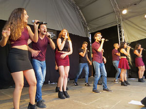 Festival A Capella 2018. Actuació del grup A Grup Vocal a la plaça de la Independència