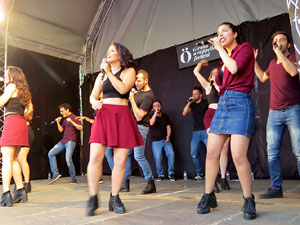 Festival A Capella 2018. Actuació del grup A Grup Vocal a la plaça de la Independència