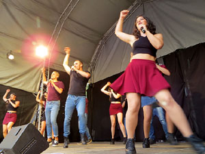 Festival A Capella 2018. Actuació del grup A Grup Vocal a la plaça de la Independència