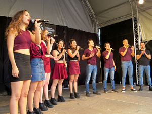 Festival A Capella 2018. Actuació del grup A Grup Vocal a la plaça de la Independència