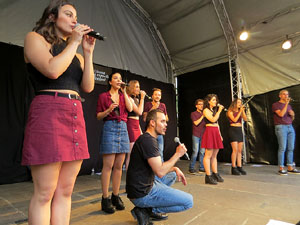 Festival A Capella 2018. Actuació del grup A Grup Vocal a la plaça de la Independència