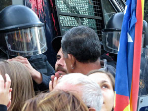Concentraci&oacute; per l'1-O davant la subdelegaci&oacute; del Gobierno a Jaume I