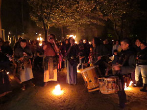 Fires 2018. Espectacle de foc i música Lluminàries de Fires, a càrrec de Taller de Magnèsia i Els Berros de la Cort