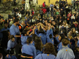 Fires 2018. Pujada d'un pilar per les escales de la Catedral, a c&agrave;rrec dels Marrecs de Salt