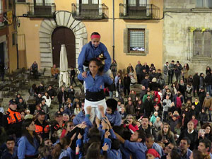 Fires 2018. Pujada d'un pilar per les escales de la Catedral, a c&agrave;rrec dels Marrecs de Salt