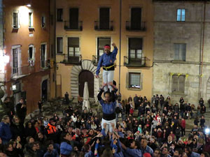 Fires 2018. Pujada d'un pilar per les escales de la Catedral, a c&agrave;rrec dels Marrecs de Salt