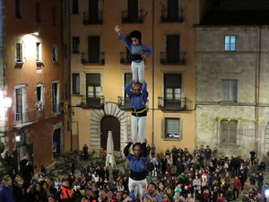 Fires 2018. Pujada d'un pilar per les escales de la Catedral, a c&agrave;rrec dels Marrecs de Salt