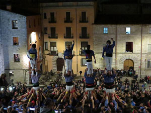 Fires 2018. Pujada d'un pilar per les escales de la Catedral, a c&agrave;rrec dels Marrecs de Salt