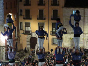 Fires 2018. Pujada d'un pilar per les escales de la Catedral, a c&agrave;rrec dels Marrecs de Salt