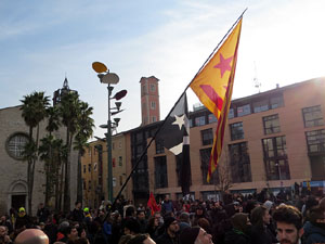 Manifestaci&oacute; antifeixista per un acte pol&iacute;tic de la plataforma Borb&ograve;nia amb el suport de Vox, a la pla&ccedil;a de l'U d'octubre del 2017