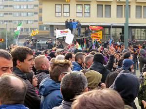 Manifestaci&oacute; antifeixista per un acte pol&iacute;tic de la plataforma Borb&ograve;nia amb el suport de Vox, a la pla&ccedil;a de l'U d'octubre del 2017