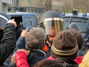 Manifestaci&oacute; antifeixista per un acte pol&iacute;tic de la plataforma Borb&ograve;nia amb el suport de Vox, a la pla&ccedil;a de l'U d'octubre del 2017