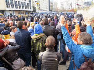 Manifestaci&oacute; antifeixista per un acte pol&iacute;tic de la plataforma Borb&ograve;nia amb el suport de Vox, a la pla&ccedil;a de l'U d'octubre del 2017