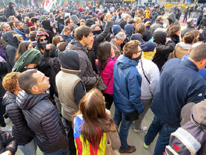 Manifestaci&oacute; antifeixista per un acte pol&iacute;tic de la plataforma Borb&ograve;nia amb el suport de Vox, a la pla&ccedil;a de l'U d'octubre del 2017