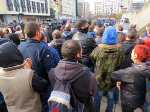 Manifestaci&oacute; antifeixista per un acte pol&iacute;tic de la plataforma Borb&ograve;nia amb el suport de Vox, a la pla&ccedil;a de l'U d'octubre del 2017