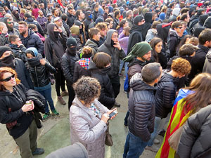 Manifestaci&oacute; antifeixista per un acte pol&iacute;tic de la plataforma Borb&ograve;nia amb el suport de Vox, a la pla&ccedil;a de l'U d'octubre del 2017