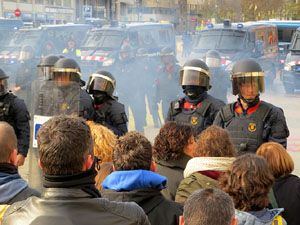 Manifestaci&oacute; antifeixista per un acte pol&iacute;tic de la plataforma Borb&ograve;nia amb el suport de Vox, a la pla&ccedil;a de l'U d'octubre del 2017