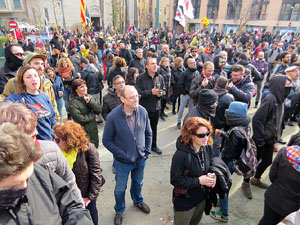 Manifestaci&oacute; antifeixista per un acte pol&iacute;tic de la plataforma Borb&ograve;nia amb el suport de Vox, a la pla&ccedil;a de l'U d'octubre del 2017