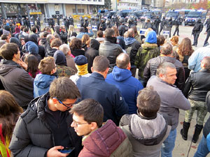 Manifestaci&oacute; antifeixista per un acte pol&iacute;tic de la plataforma Borb&ograve;nia amb el suport de Vox, a la pla&ccedil;a de l'U d'octubre del 2017