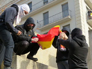 Manifestaci&oacute; antifeixista per un acte pol&iacute;tic de la plataforma Borb&ograve;nia amb el suport de Vox, a la pla&ccedil;a de l'U d'octubre del 2017