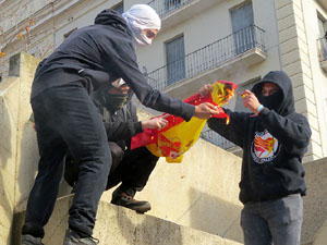Manifestaci&oacute; antifeixista per un acte pol&iacute;tic de la plataforma Borb&ograve;nia amb el suport de Vox, a la pla&ccedil;a de l'U d'octubre del 2017