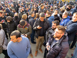 Manifestaci&oacute; antifeixista per un acte pol&iacute;tic de la plataforma Borb&ograve;nia amb el suport de Vox, a la pla&ccedil;a de l'U d'octubre del 2017