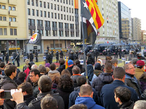 Manifestaci&oacute; antifeixista per un acte pol&iacute;tic de la plataforma Borb&ograve;nia amb el suport de Vox, a la pla&ccedil;a de l'U d'octubre del 2017